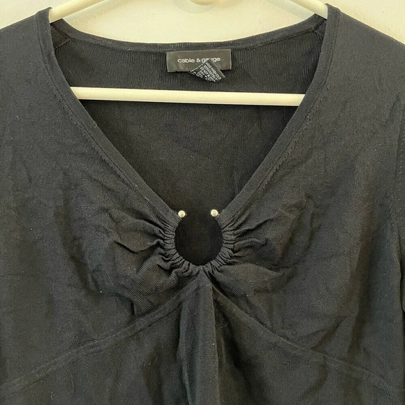 Cable & Gauge Women’s Black Basic Blouse Horseshoe Metal Key Hole Sz M - Picture 2 of 8